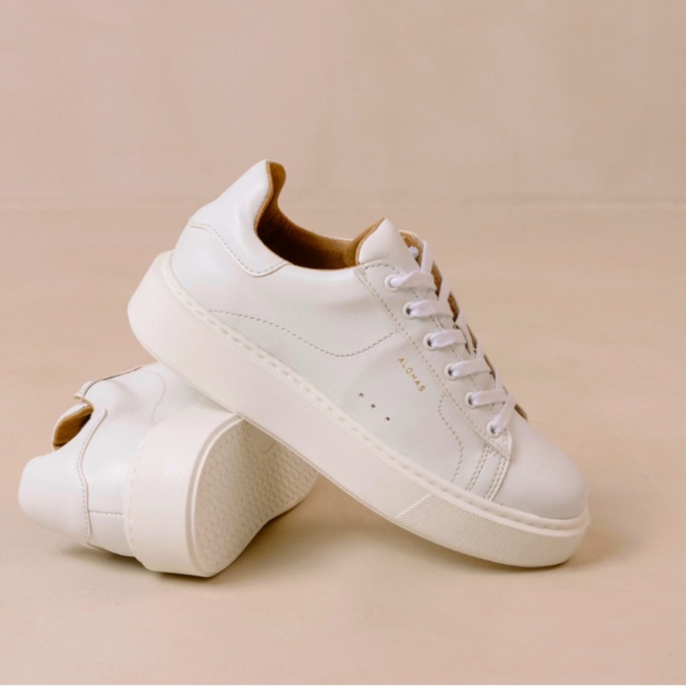 ALOHAS White and Tan Leather Sneakers - Size 7.5